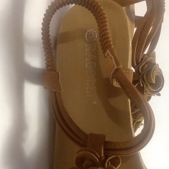 Rasolli Ladies size 9 Tan rose🌹 sandles New! No tags/Suede like material. - Picture 6 of 6